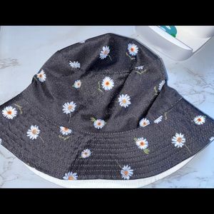 Alice and olivia reversible bucket hat. Never worn.